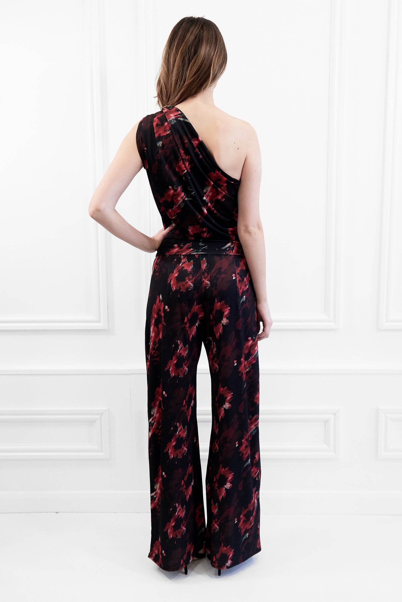 KHLOE BLACK RED FLORAL JUMPSUIT Honor Gold